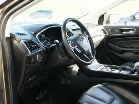 Used 2019 Ford Edge Titanium image 15