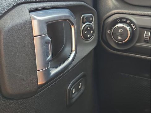 Used 2021 Jeep Gladiator Sport AWD/4WD image 13