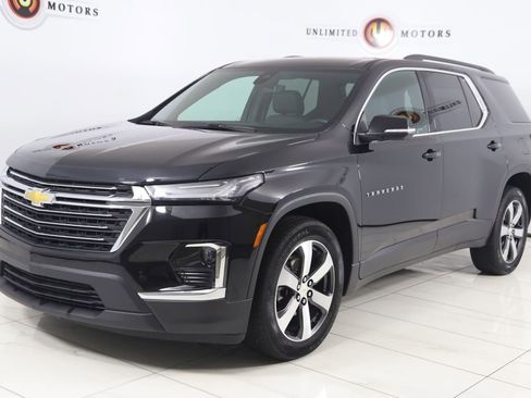 Used 2023 Chevrolet Traverse LT w/ LT Premium Package AWD/4WD image 5
