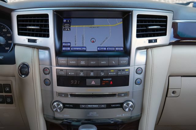 Used 2013 Lexus LX 570 4WD w/ Luxury Pkg w/Pre-crash image 26