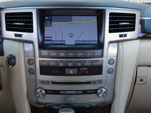 Used 2013 Lexus LX 570 4WD w/ Luxury Pkg w/Pre-crash image 26