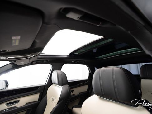 Used 2022 Bentley Bentayga image 36