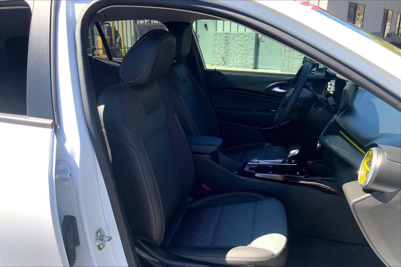 Used 2026 Chevrolet Trax LT FWD image 7