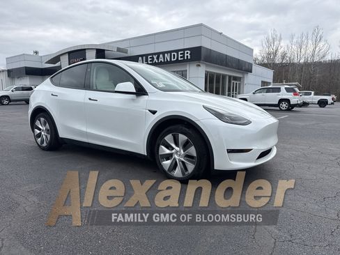 Used 2023 Tesla Model Y Long Range image 1