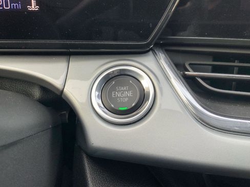 Used 2025 Chevrolet Trax LT w/ LT Convenience Package image 29