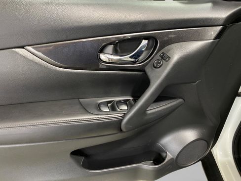 Used 2018 Nissan Rogue S image 7