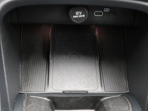 Used 2025 Volvo XC40 B5 Core image 28