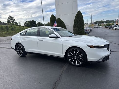 Used 2024 Honda Accord Touring image 1