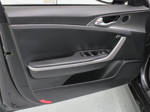 Used 2021 Kia Stinger GT image 33