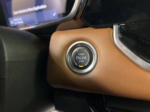 Used 2023 GMC Canyon AT4 w/ AT4 Premium Package image 19