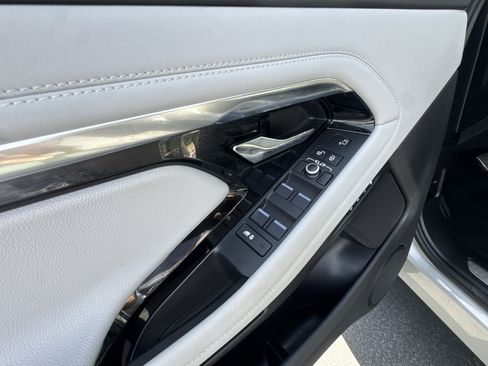 Used 2020 Land Rover Range Rover Evoque First Edition image 24