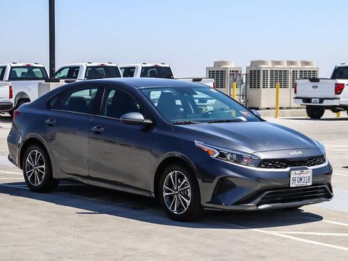 Used 2023 Kia Forte LXS FWD image 3