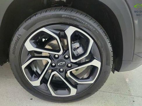 Used 2025 Chevrolet Trax RS w/ Driver Confidence Package FWD image 56