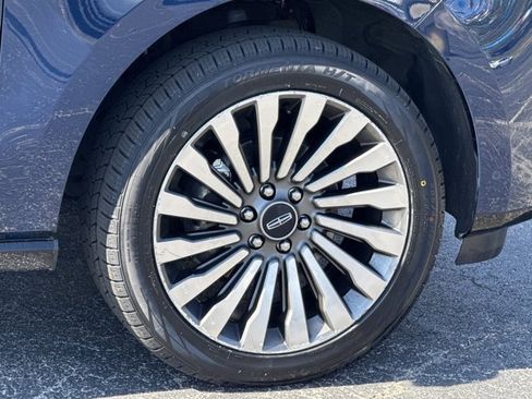 Used 2019 Lincoln Navigator Reserve image 5