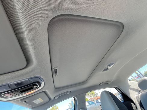 Used 2025 Hyundai Elantra Limited image 31