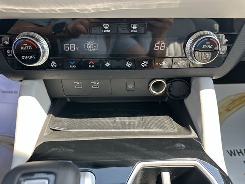 Used 2025 Mitsubishi Outlander AWD image 17