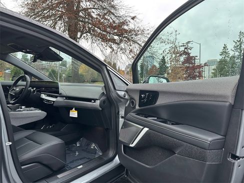 New 2026 Cadillac Optiq Luxury 1 image 11