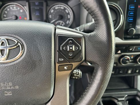 Used 2017 Toyota Tacoma TRD Sport image 13