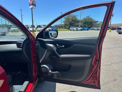Used 2019 Nissan Rogue Sport S FWD image 14