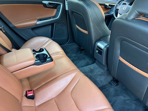 Used 2017 Volvo S60 T5 Inscription Platinum image 32