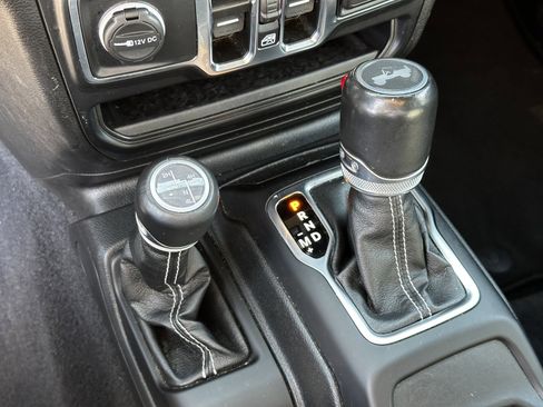 Used 2023 Jeep Wrangler Unlimited Sahara image 32