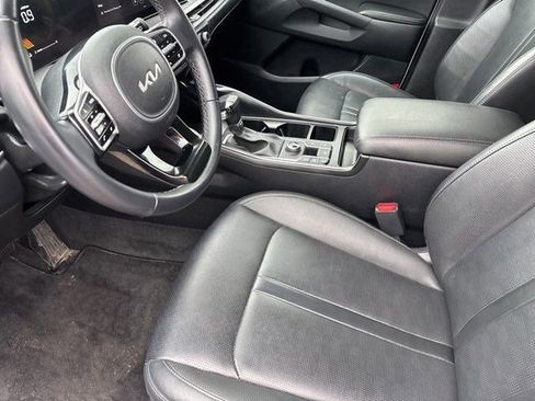 Used 2024 Kia Sorento S image 11