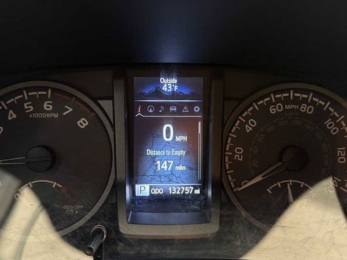 Used 2018 Toyota Tacoma TRD Sport image 17