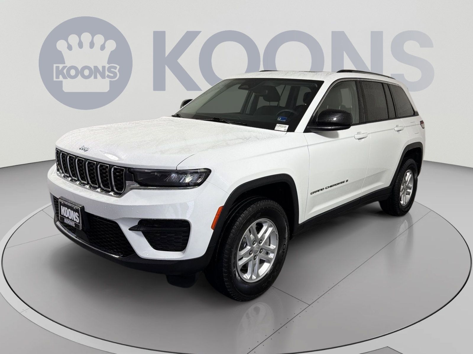 Used 2023 Jeep Grand Cherokee Laredo AWD/4WD image 1