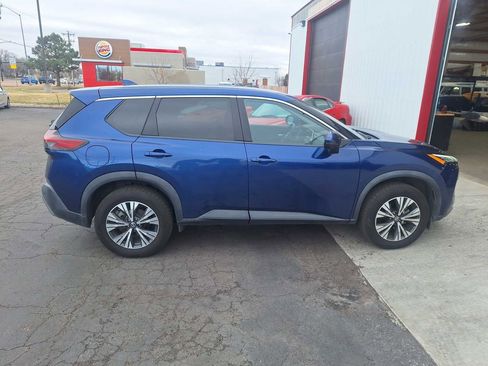 Used 2021 Nissan Rogue SV image 9