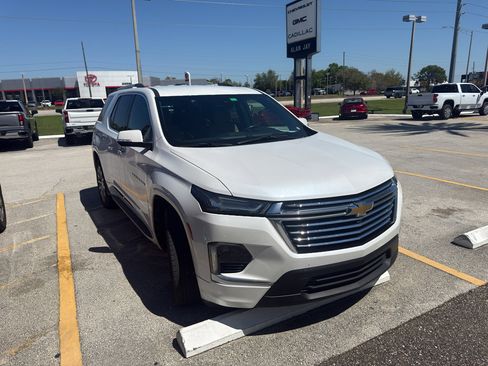 Used 2022 Chevrolet Traverse Premier image 4