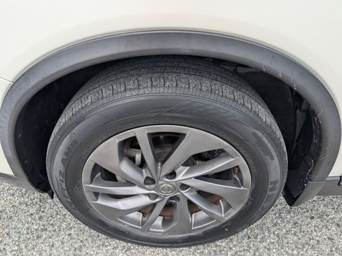 Used 2015 Nissan Rogue SL FWD image 12