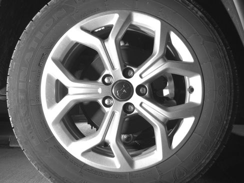 Used 2025 Jeep Compass Latitude image 15