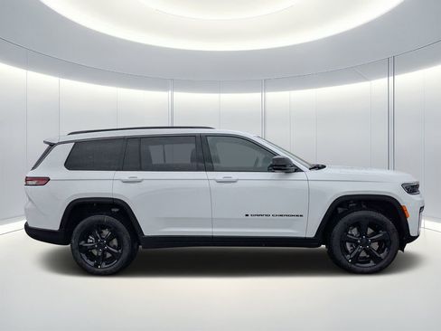 New 2026 Jeep Grand Cherokee L Limited w/ Limited Altitude Package image 3