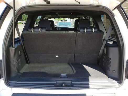 Used 2017 Ford Expedition XLT w/ Equipment Group 202A AWD/4WD image 5