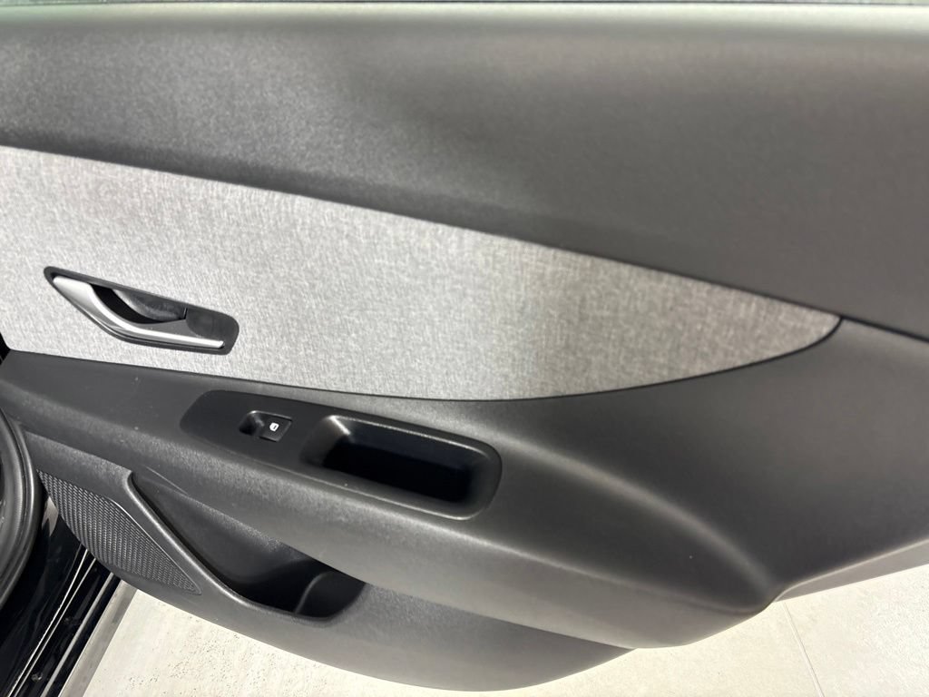 Used 2024 Hyundai Elantra Limited FWD image 17