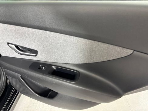 Used 2024 Hyundai Elantra Limited FWD image 17