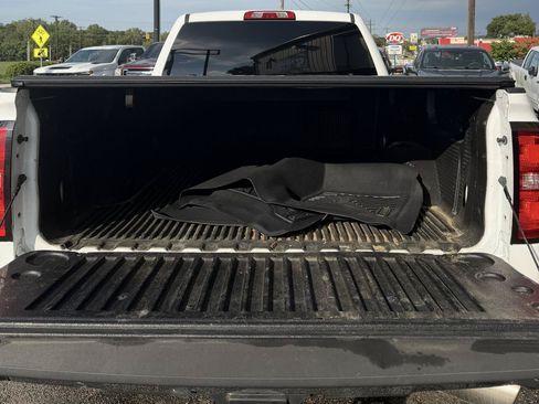 Used 2018 Chevrolet Silverado 2500 LT AWD/4WD image 9