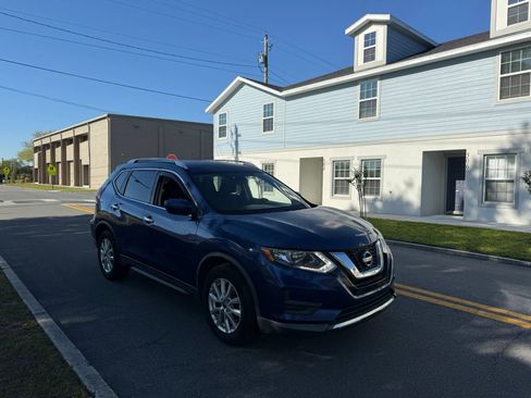 Used 2017 Nissan Rogue SV FWD image 3