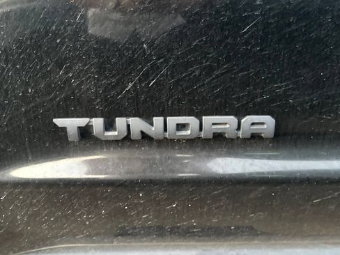 Used 2017 Toyota Tundra SR5 w/ SR5 Upgrade Package AWD/4WD image 6