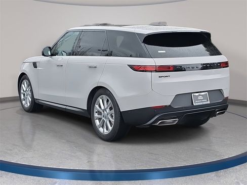 Used 2025 Land Rover Range Rover Sport SE image 8
