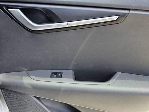 Used 2025 Kia Niro LX FWD image 12