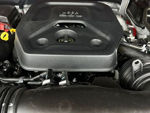 Used 2024 Jeep Wrangler Unlimited AWD/4WD image 7