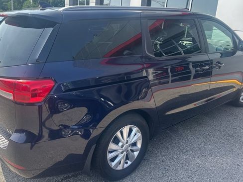 Used 2018 Kia Sedona LX FWD image 7