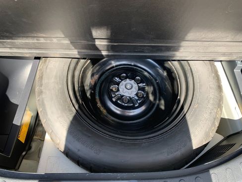 Used 2013 Toyota RAV4 XLE AWD/4WD image 10