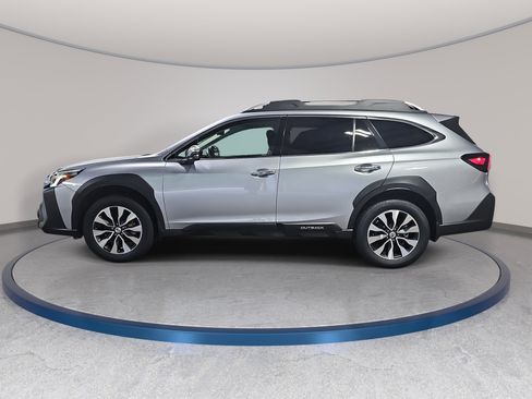 Used 2025 Subaru Outback Touring AWD/4WD image 8