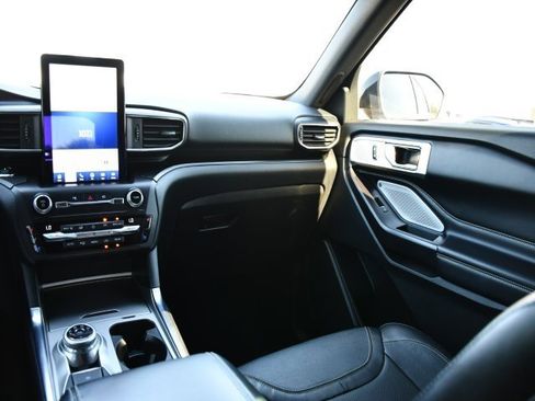 Used 2020 Ford Explorer ST w/ Premium Technology Package image 23