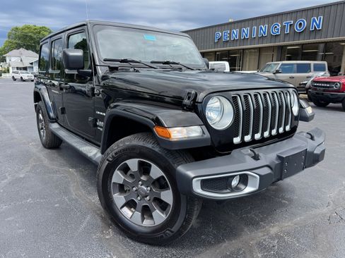 Used 2018 Jeep Wrangler Unlimited Sahara w/ Dual Top Group AWD/4WD image 1