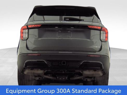 Used 2025 Ford Explorer ST-Line w/ ST-Line Street Pack image 3