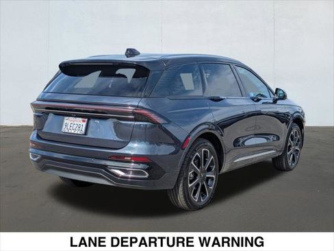 Certified 2024 Lincoln Nautilus Reserve image 5