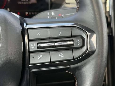 Used 2025 GMC Acadia AT4 w/ Luxury Package AWD/4WD image 27